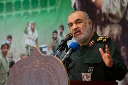 سرلشکر سلامی: ارتش و سپاه اجازه نخواهند داد امنیت کم‌نظیر میهن اسلامی متزلزل شود
