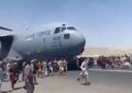 نظر طالبان درباره سقوط افغان‌ها از هواپیماهای فرودگاه کابل