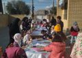 کودکان چرامی پای میز مسابقه نقاشی متری در دهه مبارک فجر