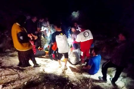نجات مرد سقوط کرده از ارتفاعات قلعه‌بنی شهرستان بهمئی + جزئیات